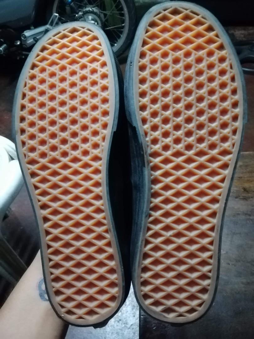 Vans black gumsole (Category: Sneakers) located in Marikina City. Submitted by lance_kyle (Listing ID 1038851559, Image 3). Description: Not actually used Feom canada Almost brandnew Rush napo Men size 7.