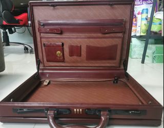 (Category: ) located in . Submitted by makeastatementsg (Listing ID 1037465293, Image 1). Description: .