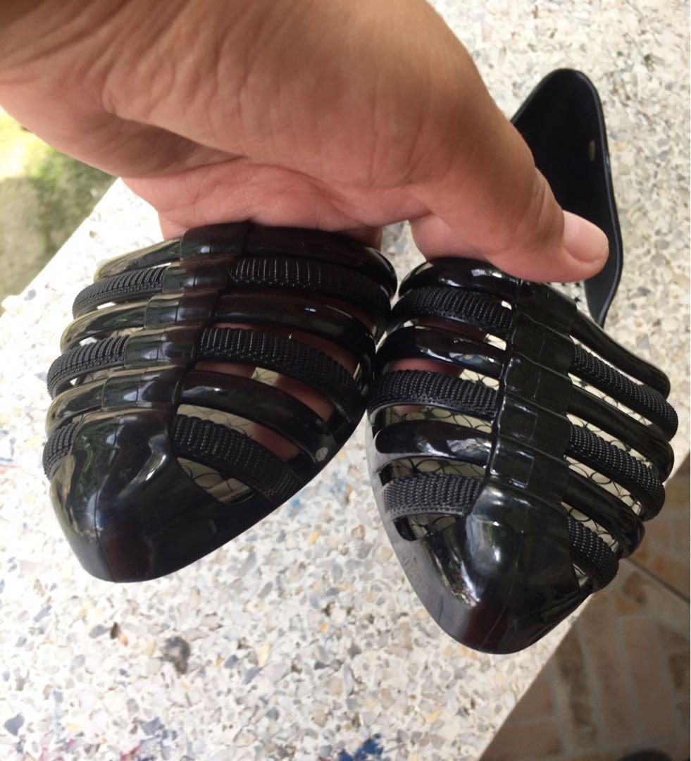Zaxy Black Women Flats US8 (Category: Flats & Sandals) located in Iloilo. Submitted by greenmickey (Listing ID 1038924221, Image 2). Description: EUC. No flaws. What you seenis what you get. 24.5cm Eu39 US8.