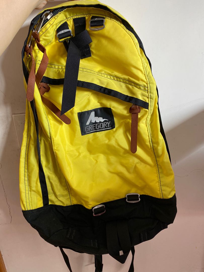 絕版99% new Gregory 黃色背囊backpack 舊logo, 名牌, 手袋及銀包