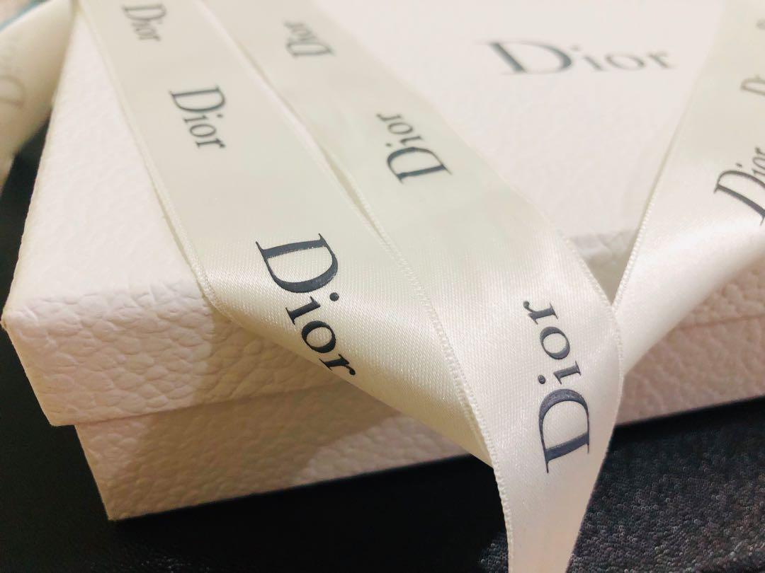 Authentic Dior Wallet Box (Category: Luxury Bags & Wallets) located in Imus. Submitted by vanity_cravings (Listing ID 1043238155, Image 3). Description: Authentic Dior Box (Wallet) Includes: -Tissue (with sticker) -Ribbon L- 8.7” / 22cm W-5” / 13cm H-2.3” / 5 1/2cm.