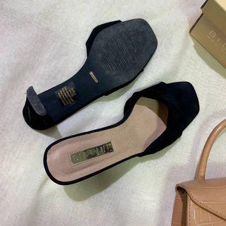 Billini Heels comes with a brand new handbag