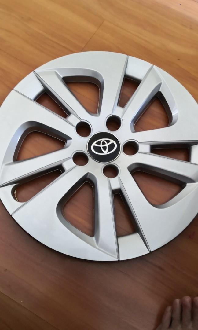 Brand new Toyota prius wheels hub with toyota center cap Car