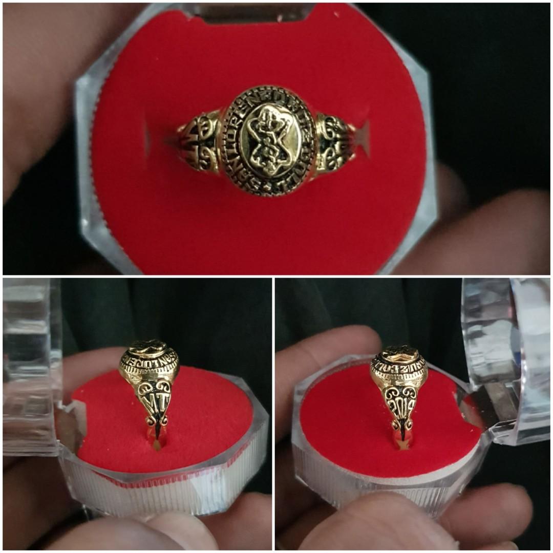 College ring sale design