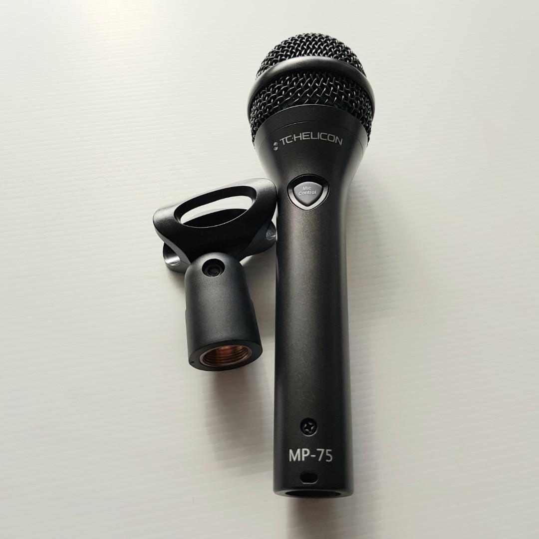 Microphone TCHelicon MP75 dynamic vocal microphone with mic clip and