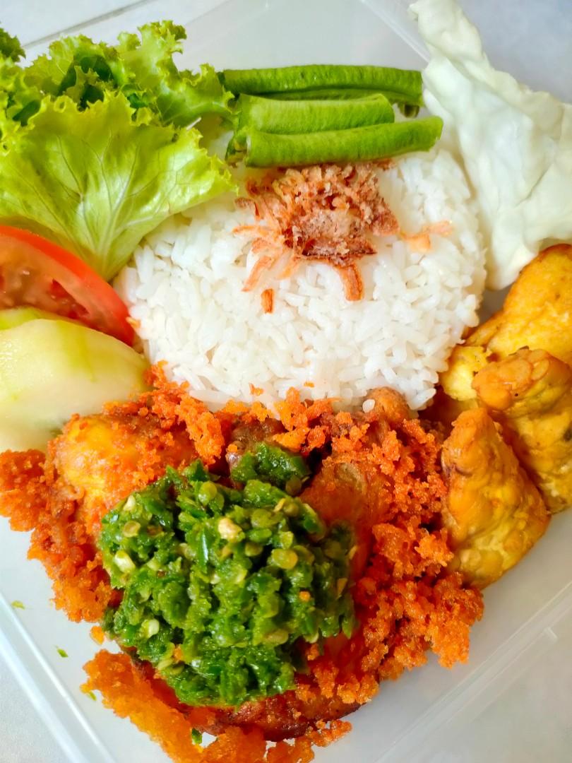 Nasi Ayam Sambal Hijau Spicy Food Drinks Instant Food On Carousell