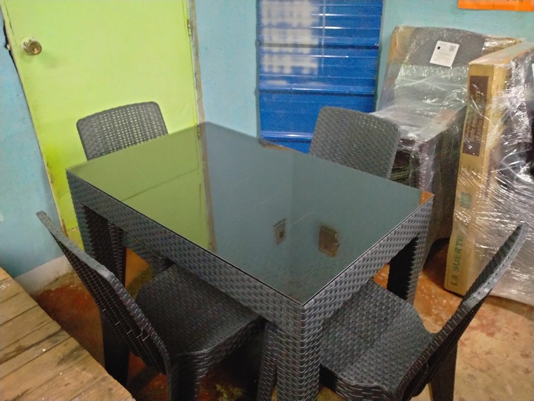 Bingo rattan hot sale table