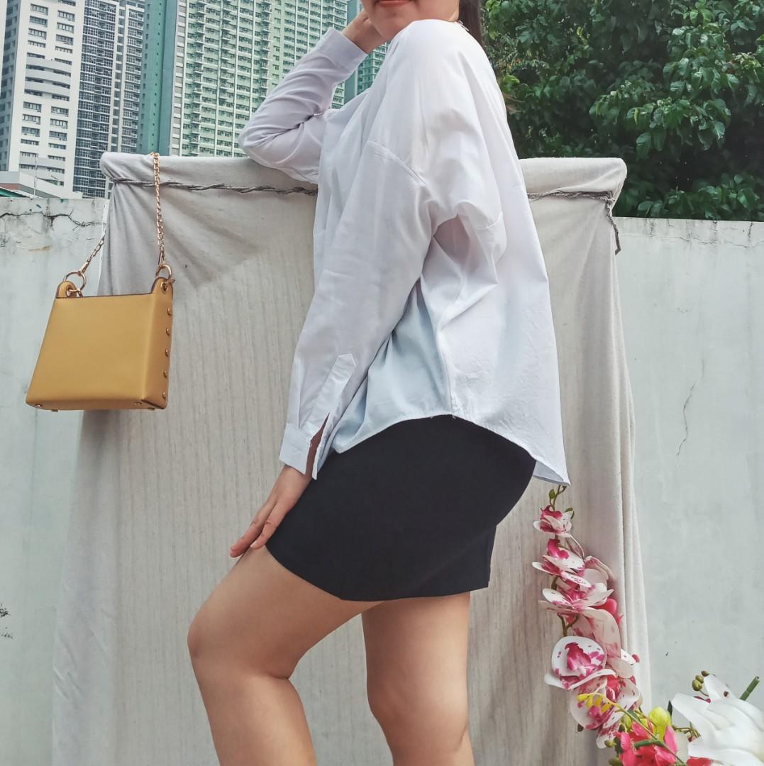 White Longsleeve highneck top (Category: Longsleeves) located in Quezon City. Submitted by gracebeejo (Listing ID 1043376950, Image 3). Description: fits s-l no issues condition 10/10 model's size: small height: 5'7.