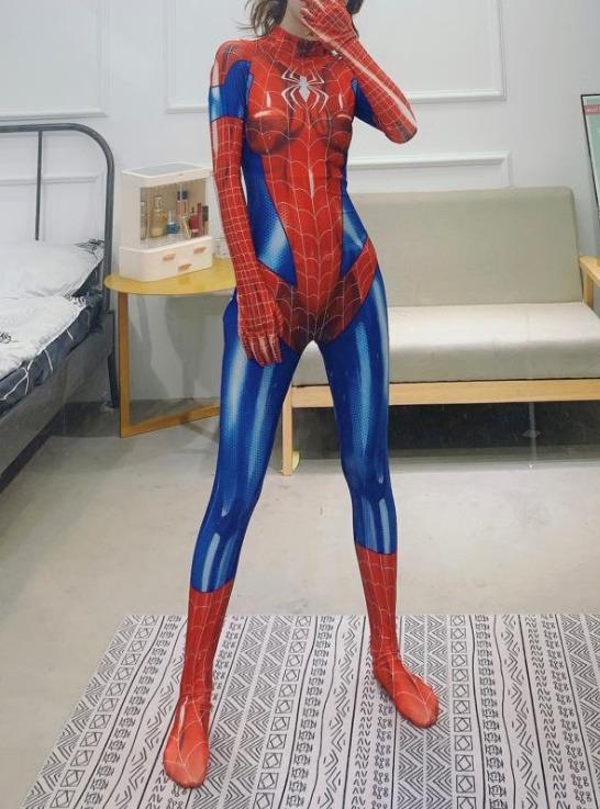 sexy female spiderman cosplay