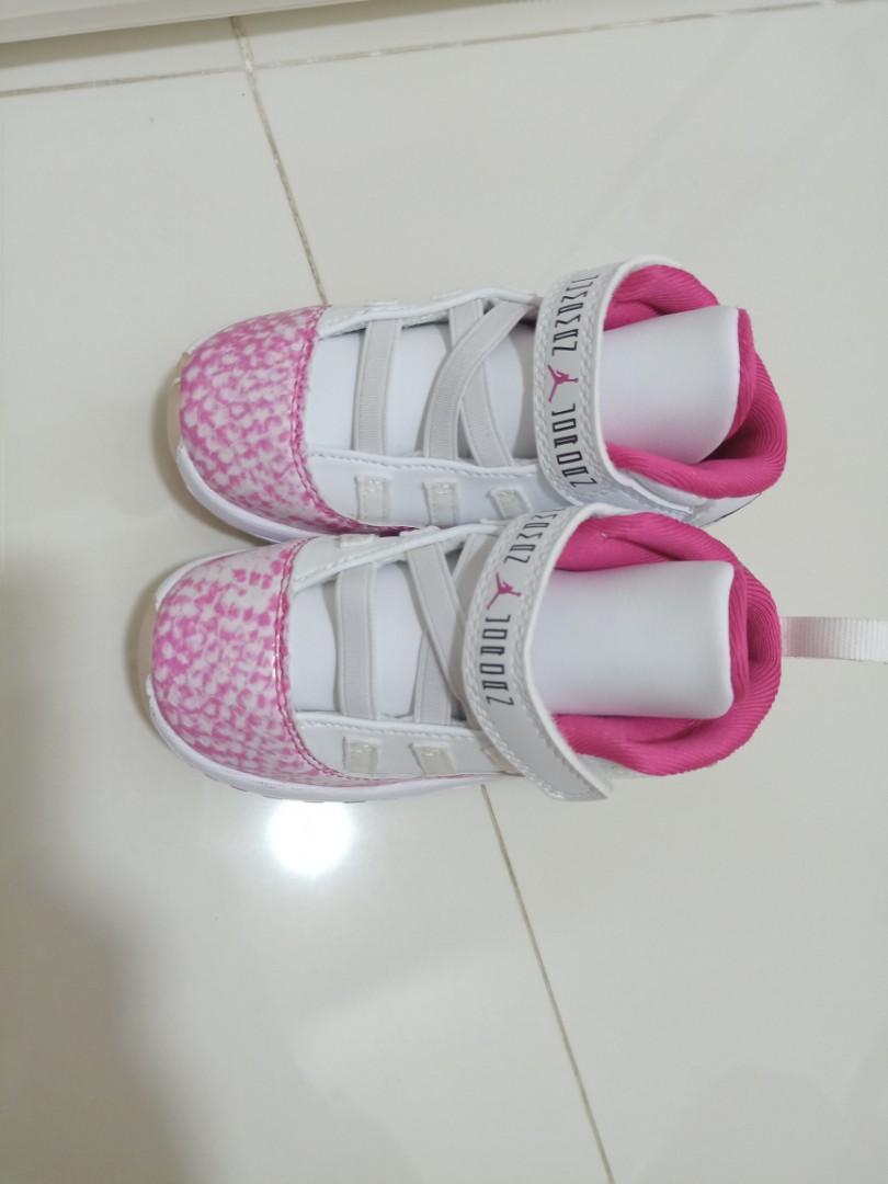 Girl pink sales jordan shoes