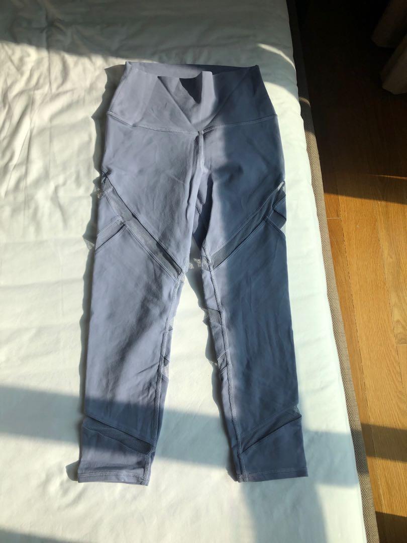 Alo Yoga Mesmerize Capri