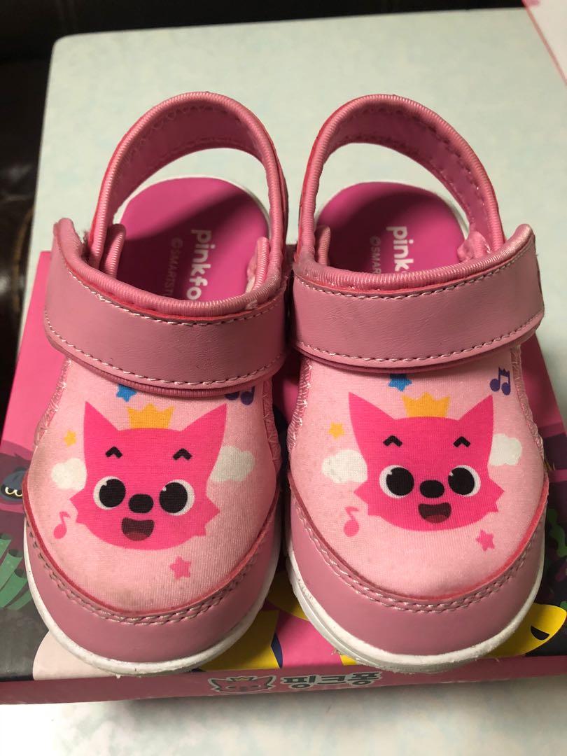 baby shoes pink