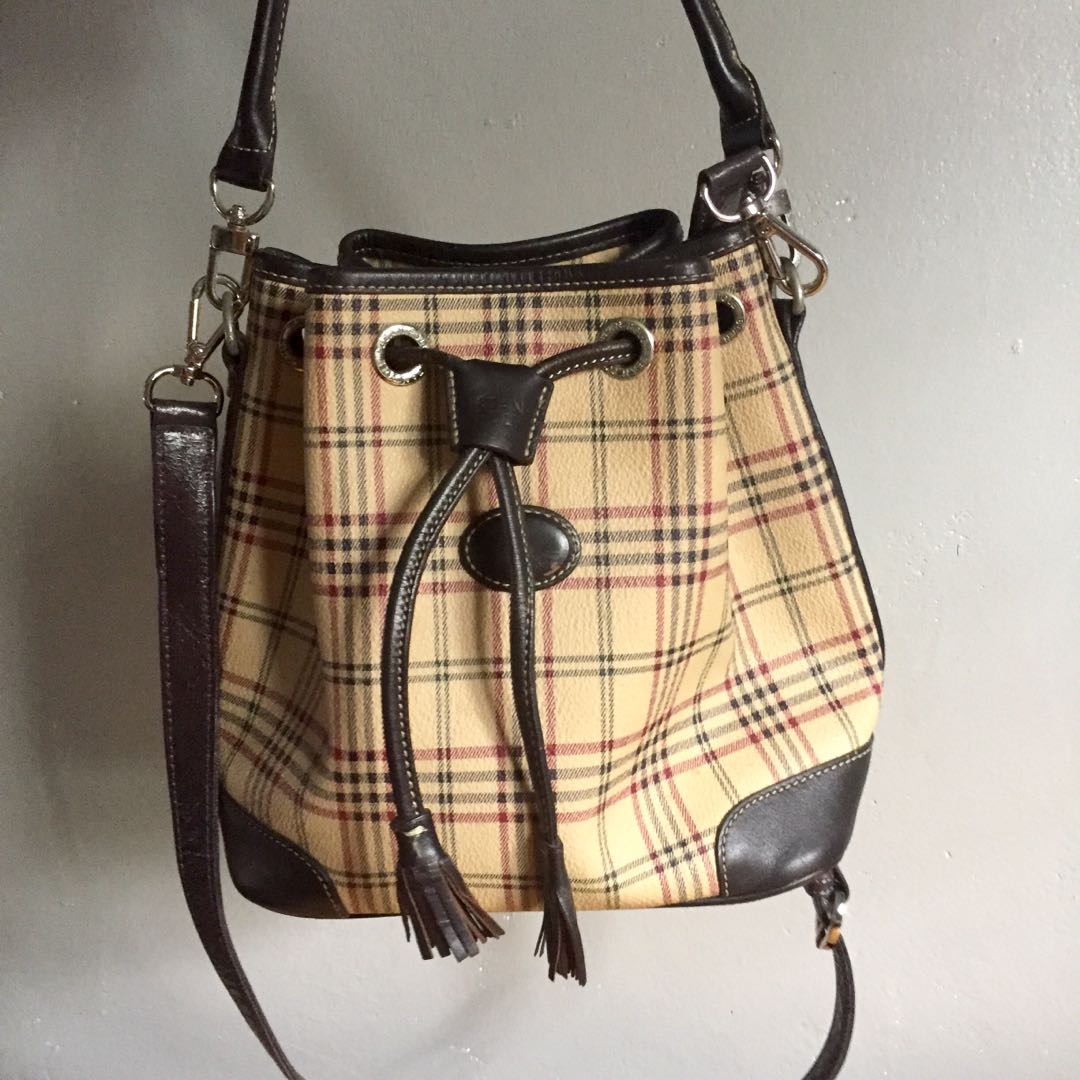 Bean pole outlet bucket bag