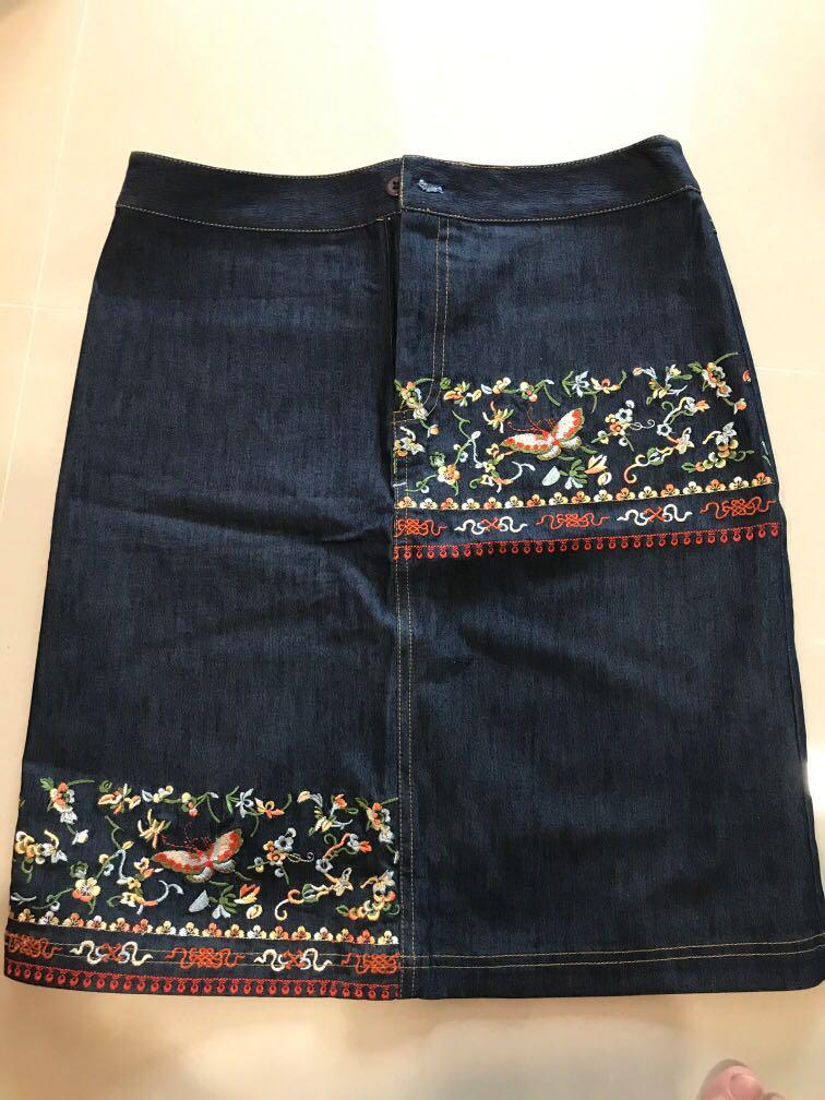 Bnwt ladies embroidered skirt waist 29 30 Women s Fashion Bottoms Skirts on Carousell