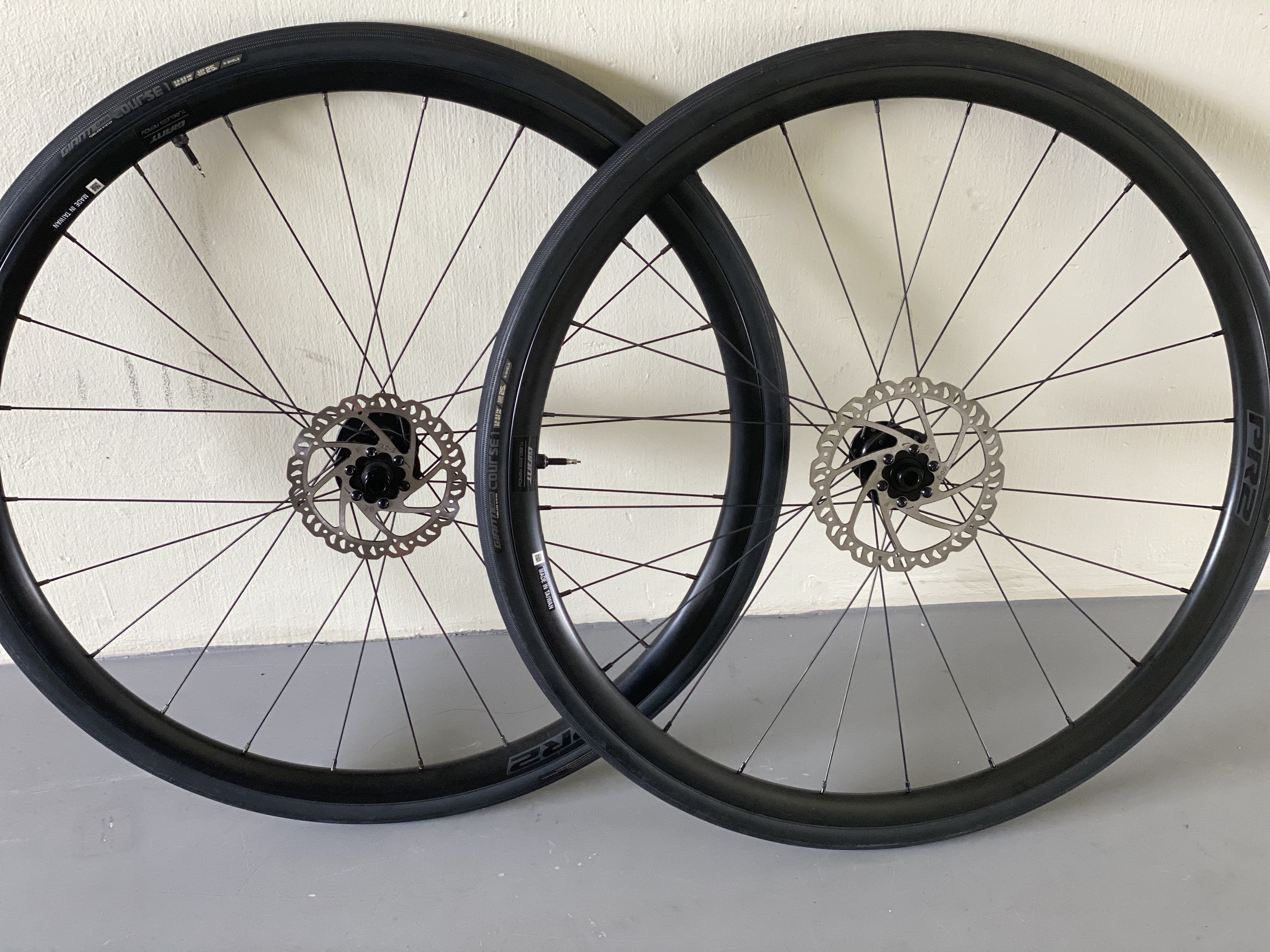 Giant 2021 PR2 Disc Wheelset with Disc Rotor, Sports Equipment