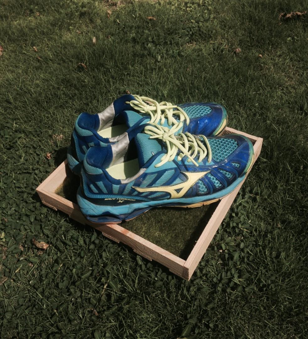Mizuno Wave Tornado X Men s Fashion Activewear on Carousell