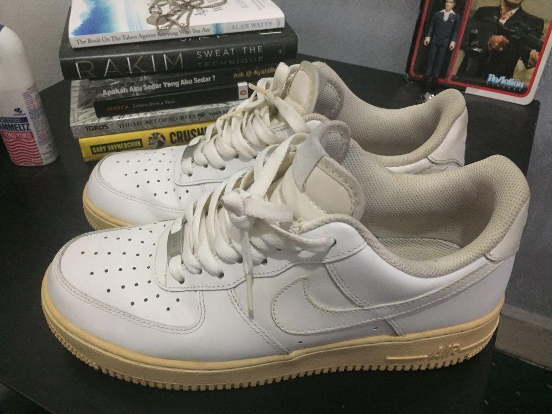 Nike air force on sale 1 yellow sole