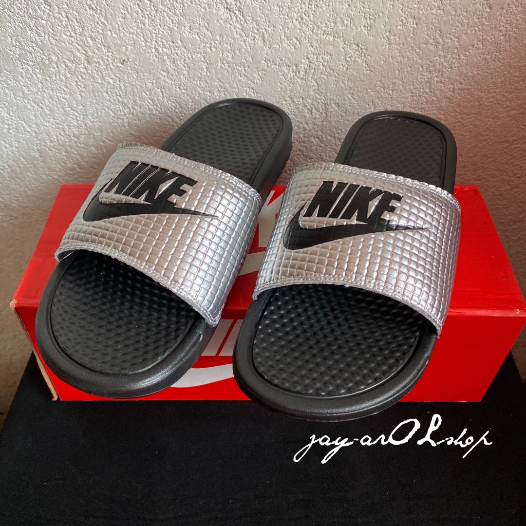 nike benassi slides size 10