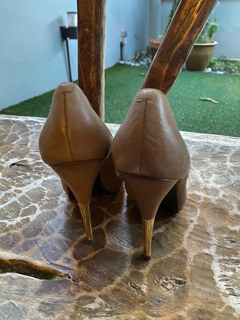 nine west taupe heels