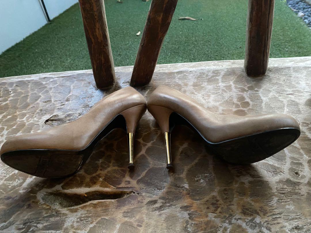 nine west taupe heels