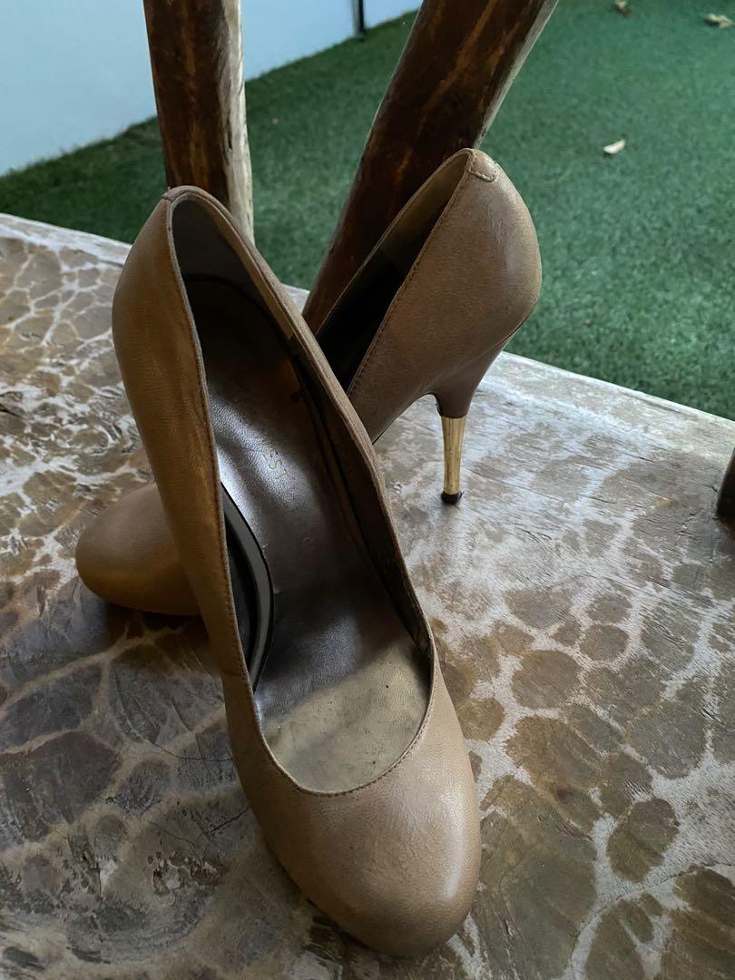 nine west taupe heels