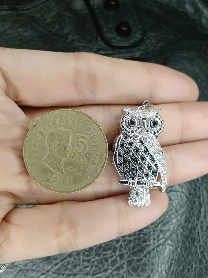 Owld Pendant with white and black diamond (Category: Luxury Accessories) located in Carmona. Submitted by bagislifeshop (Listing ID 1043719402, Image 2). Description: .