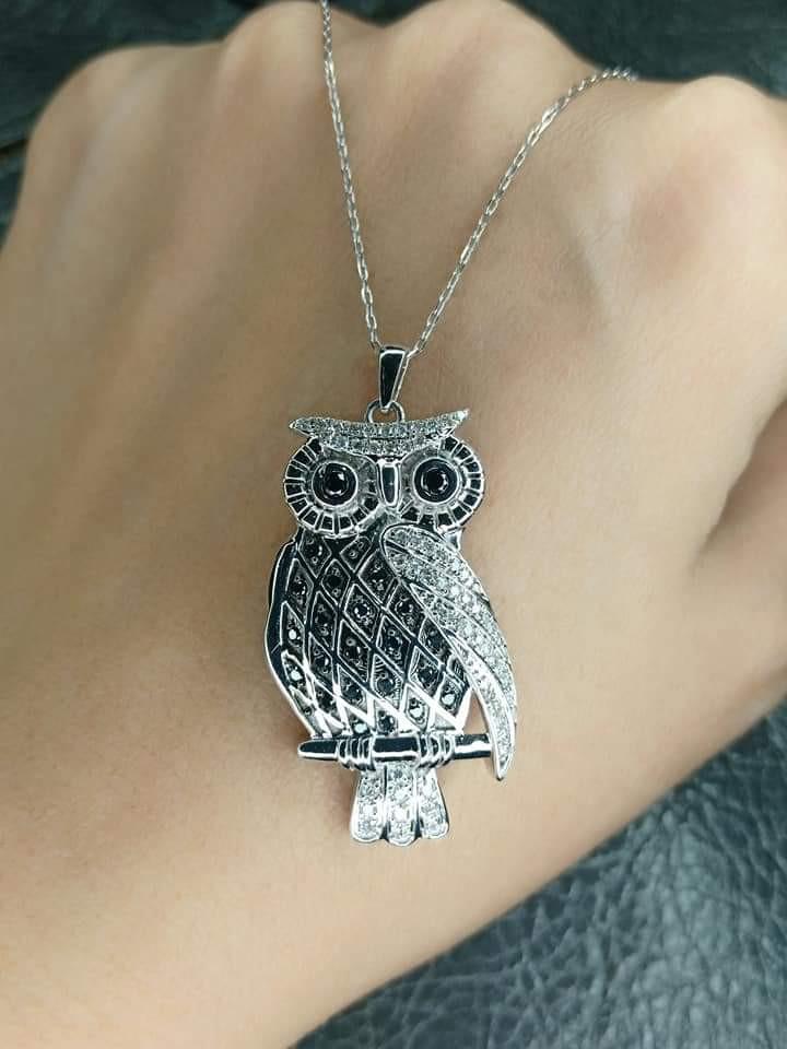 Owld Pendant with white and black diamond (Category: Luxury Accessories) located in Carmona. Submitted by bagislifeshop (Listing ID 1043719402, Image 1). Description: .