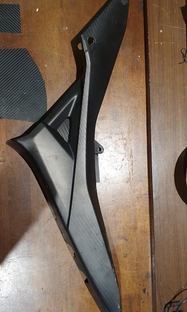 Yamaha r15 v2 top side panel price