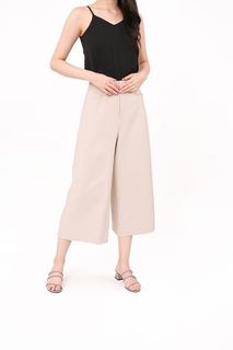 (Category: ) located in . Submitted by clothesure (Listing ID 1043606898, Image 1). Description: .