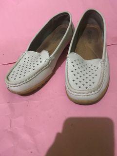 sepatu nurse
