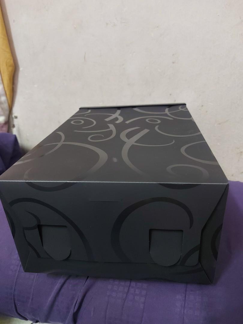 Stackable Shoe Box (Category: Storage Boxes & Baskets) located in Kuala Lumpur. Submitted by dvileguardian (Listing ID 1043550733, Image 3). Description: New stackable shoe box.Reason for sell buy the wrong size.(29cm*20.5cm*12cm).Got total 10 pcs.5 black 5 white.Cod cimb taman mutiara cheras..