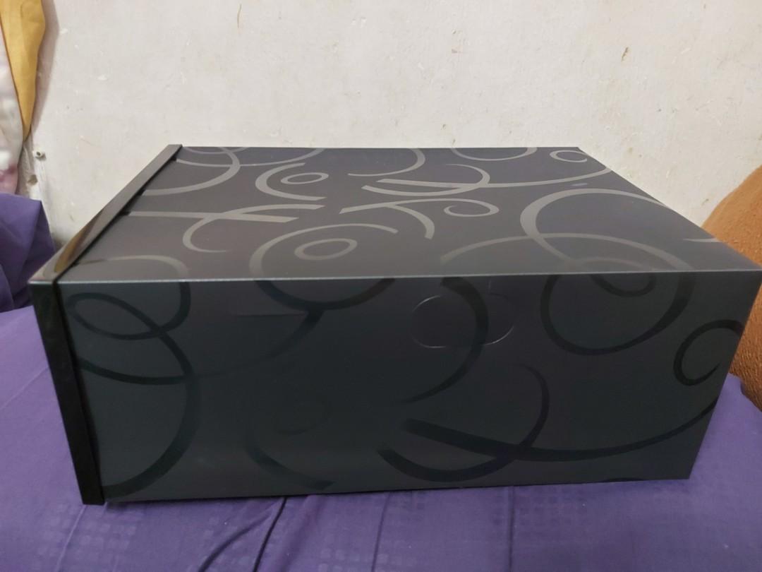 Stackable Shoe Box (Category: Storage Boxes & Baskets) located in Kuala Lumpur. Submitted by dvileguardian (Listing ID 1043550733, Image 2). Description: New stackable shoe box.Reason for sell buy the wrong size.(29cm*20.5cm*12cm).Got total 10 pcs.5 black 5 white.Cod cimb taman mutiara cheras..