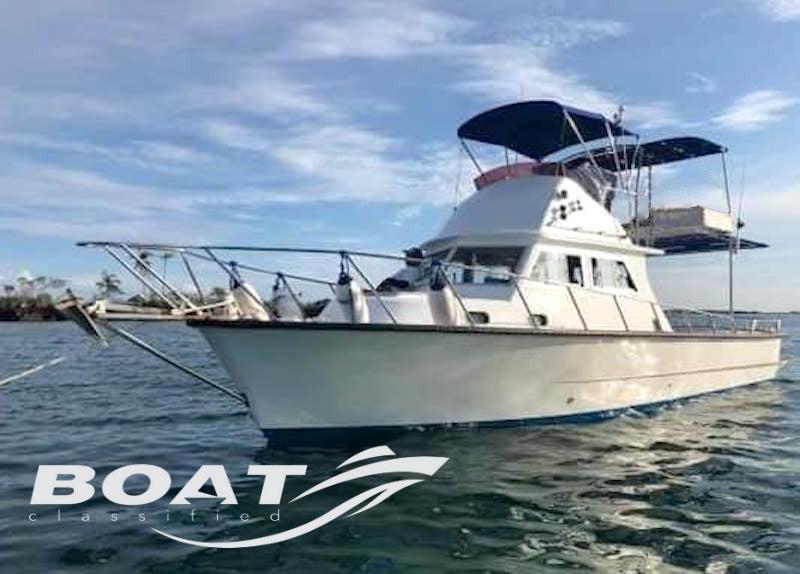 35' Flybridge Convertible, Sports Equipment, Sports & Games, Water ...