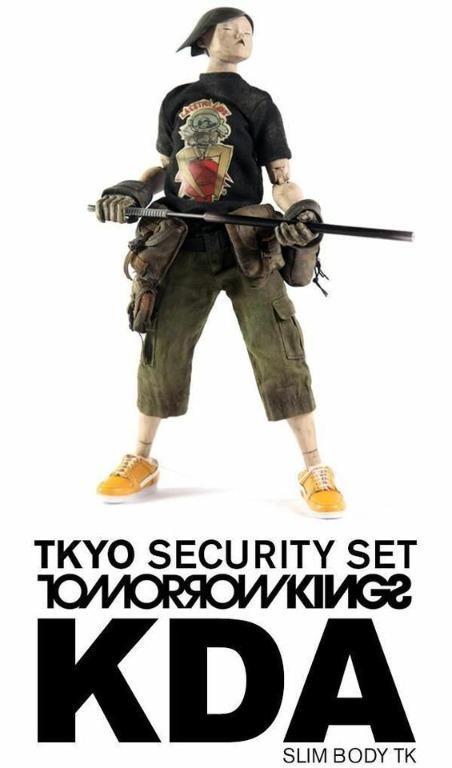 全新啡盒未開Ashley Wood Threea 3a Popbot Tomorrow King KDA Security 3aa 連L size  Tee 1/6, 興趣及遊戲, 玩具& 遊戲類- Carousell