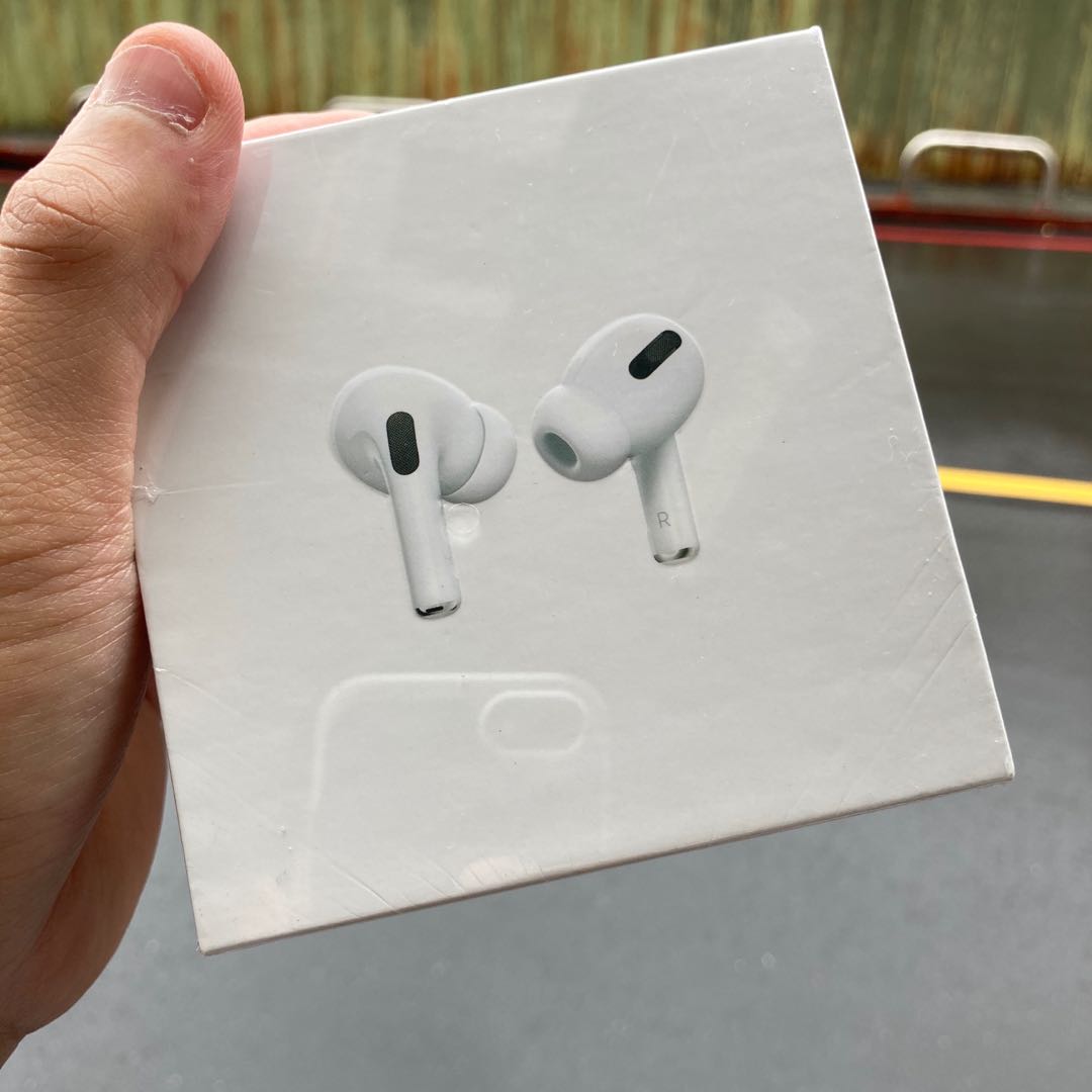 airpods pro 三代 $1500朋友贈送 自己用不到 便宜賣