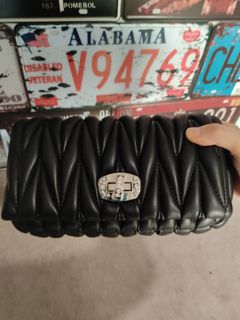 (Category: ) located in . Submitted by m.y_fml (Listing ID 1043865123, Image 1). Description: .