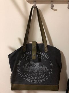 (Category: ) located in . Submitted by talkingwardrobe (Listing ID 1043920034, Image 1). Description: .