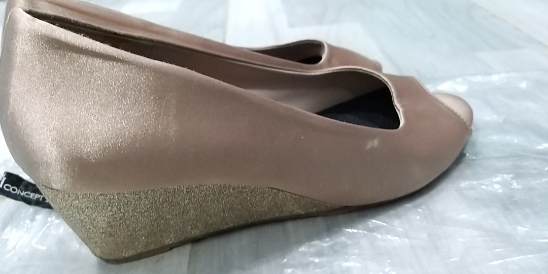 champagne gold wedges