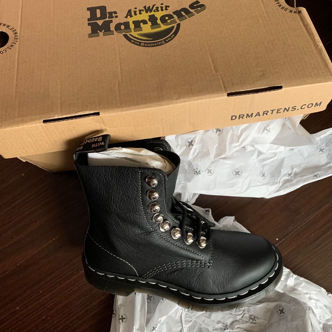 Dr martens 1460 8 eye ski hook boots in black Clearance