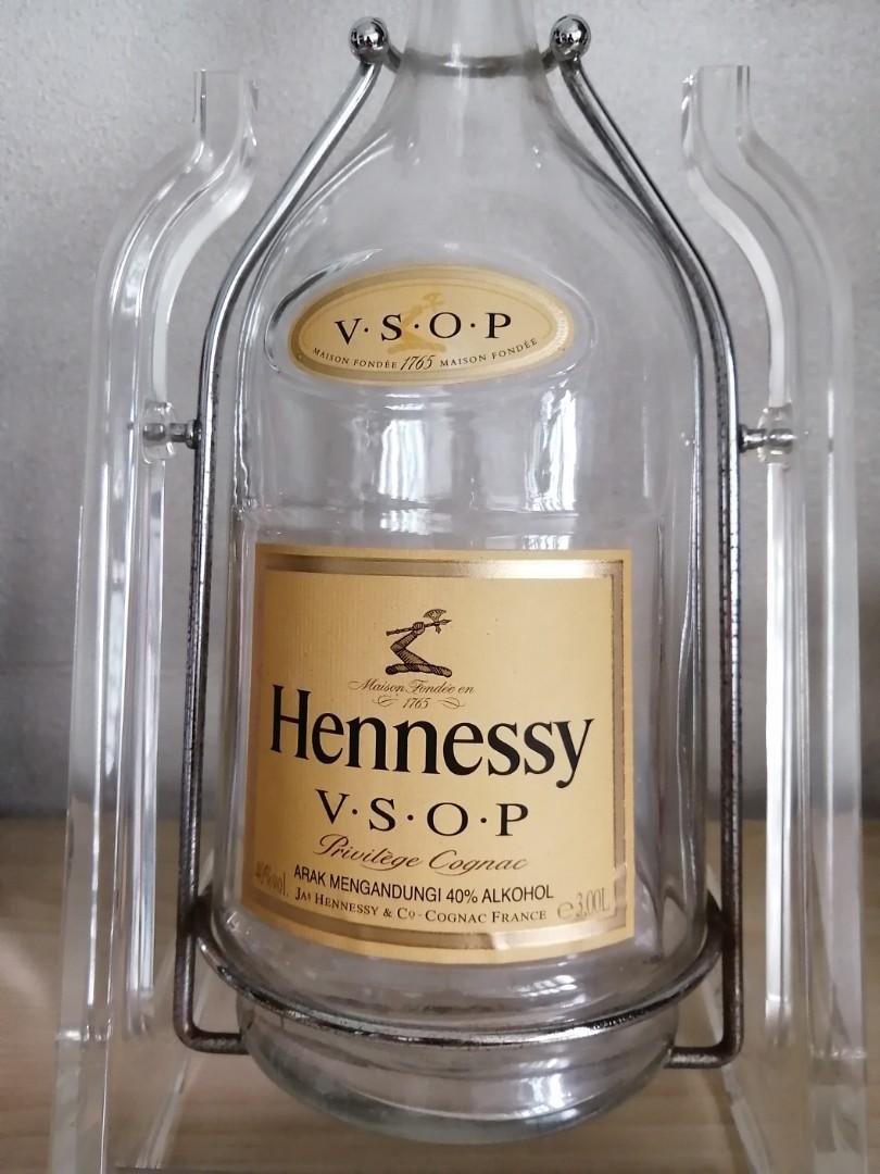 Hennessy VSOP Empty Bottle Stand, Food & Drinks, Alcoholic Beverages on