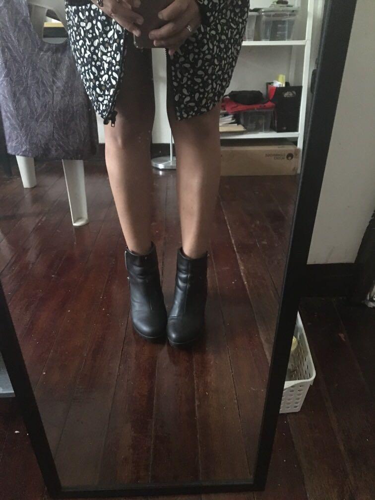 divided ankle boots