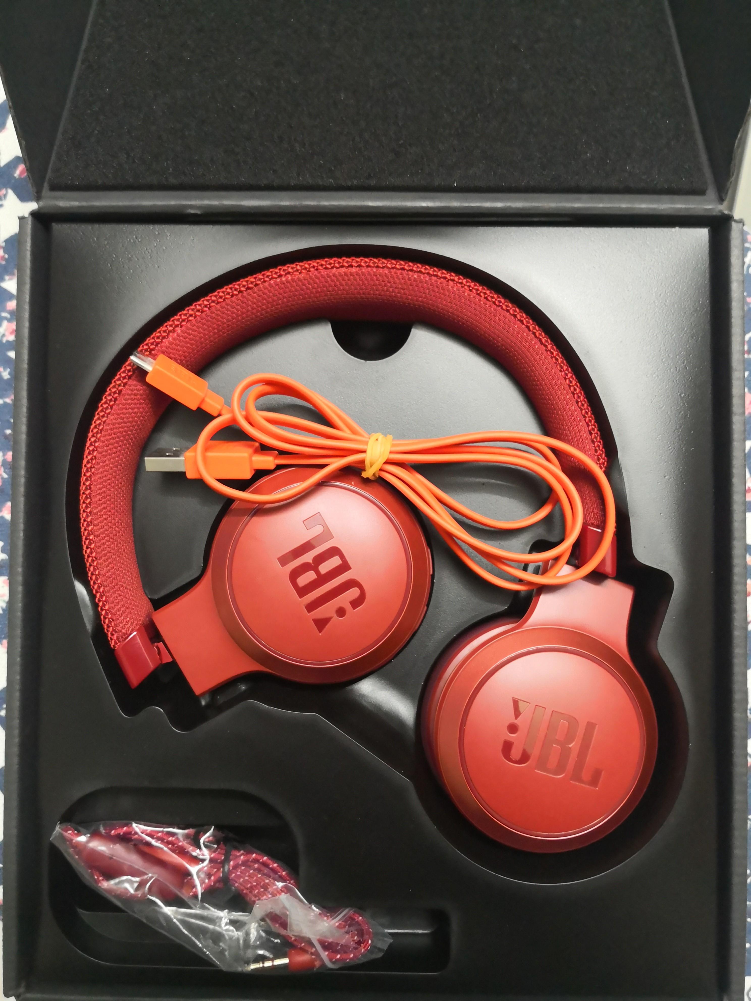 Jbl live best sale 400bt red