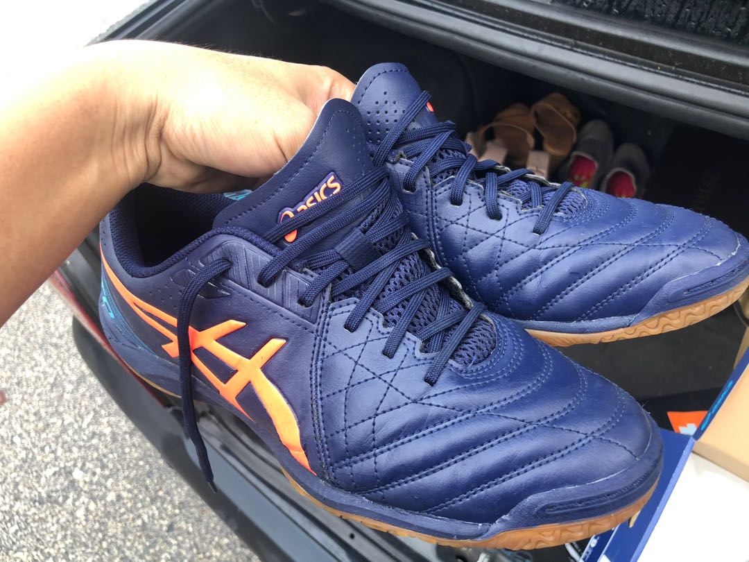 Kasut futsal best sale asics