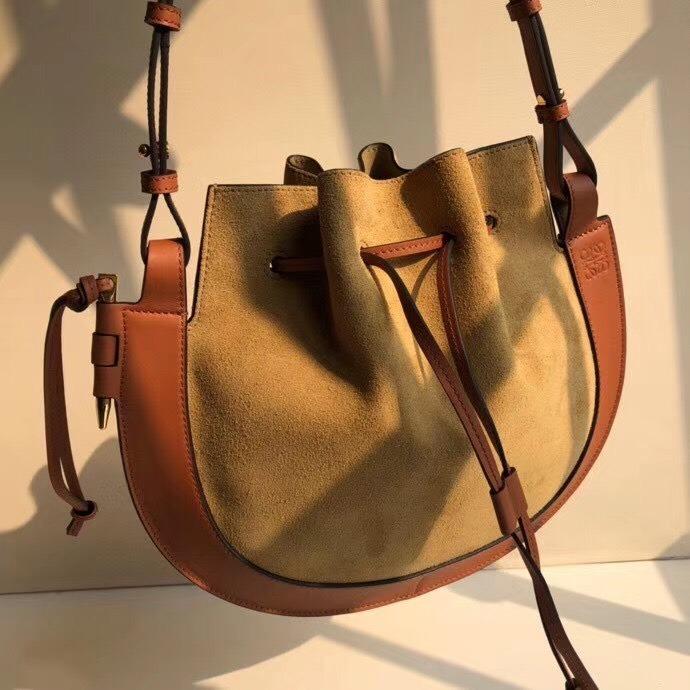 Loewe horseshoe clearance