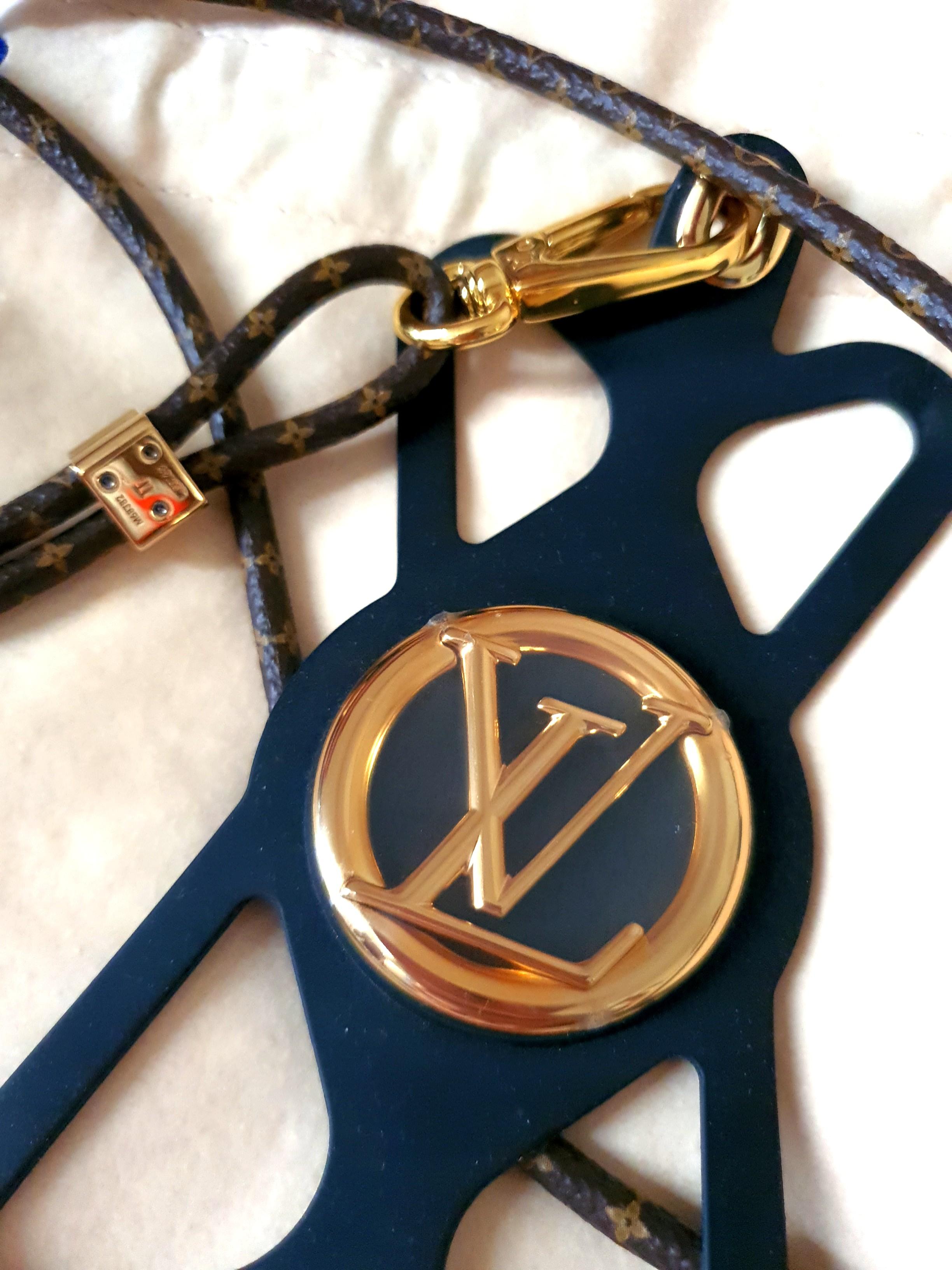 LOUIS VUITTON LOUISE PHONE HOLDER UPDATE - WTF!? 