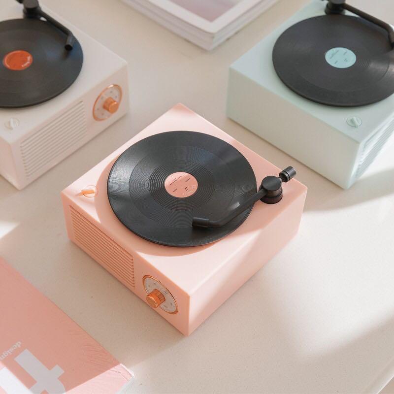 Retro Speaker Turntable (Category: Soundbars, Speakers & Amplifiers) located in Quezon City. Submitted by feyvorite05 (Listing ID 1043926573, Image 1). Description: .