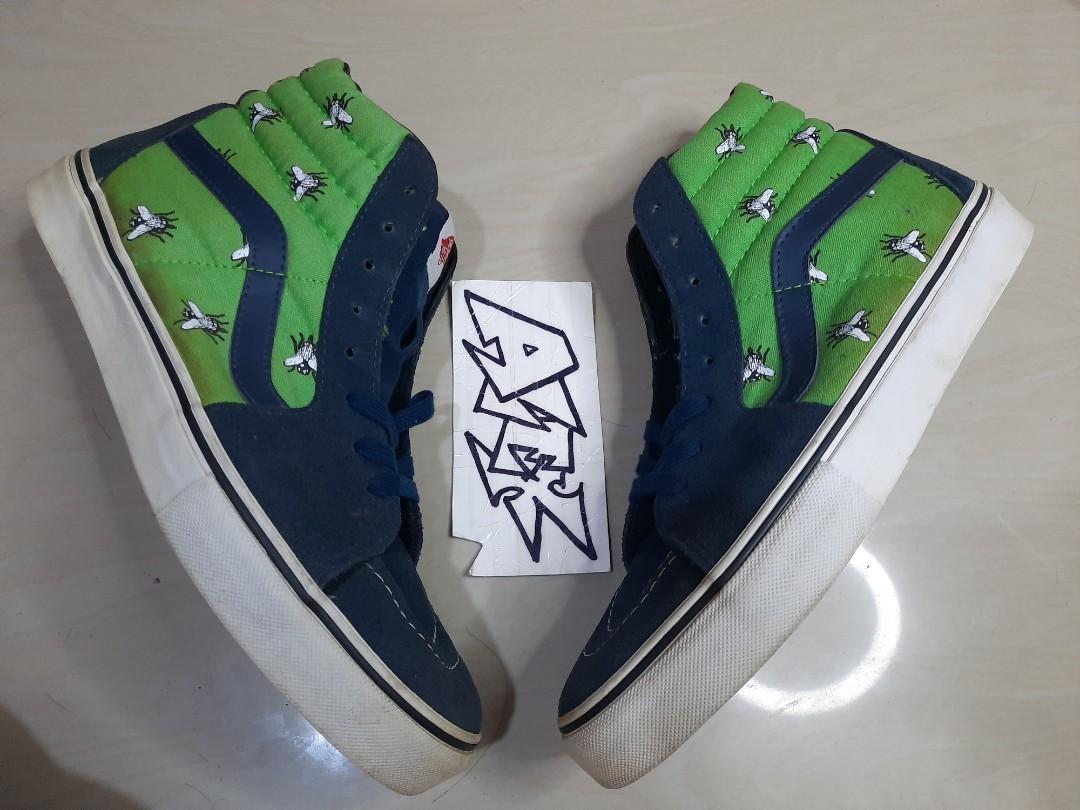 Vans x supreme (Category: Sneakers) located in Calamba. Submitted by thriftingoverload (Listing ID 1043848205, Image 2). Description: plus shipping fee may naninilaw lang sa gilid.