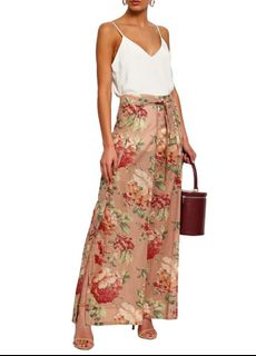 (Category: ) located in . Submitted by mywardrobeclearout (Listing ID 1043824190, Image 1). Description: .