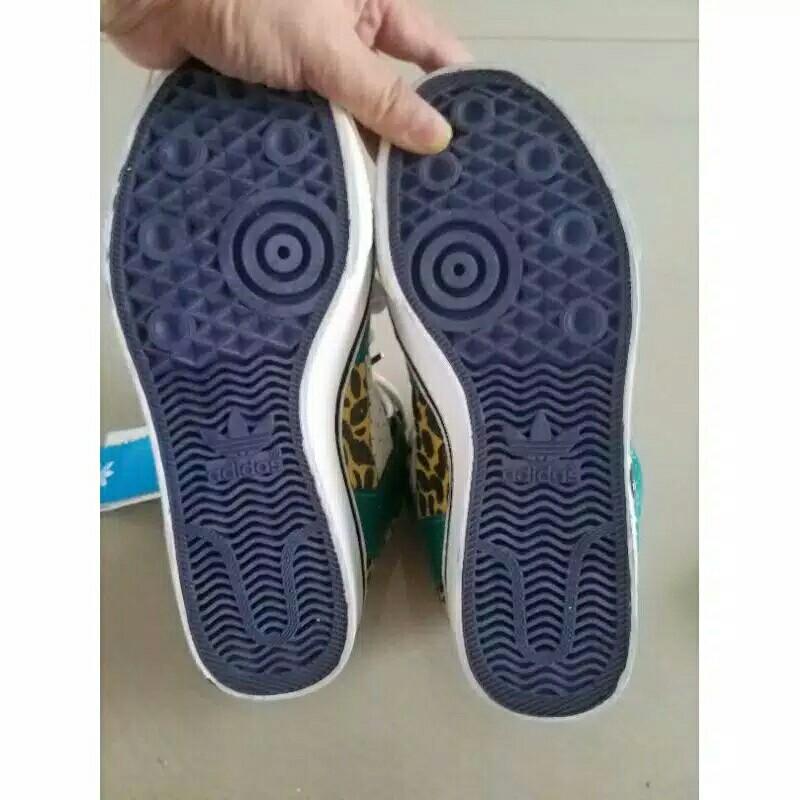 Adidas Jeremy Scott Bones, Fesyen Wanita, Sepatu di Carousell