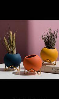 Aesthetic Ceramic Multifunctional Vases with Metal Geometric Stands